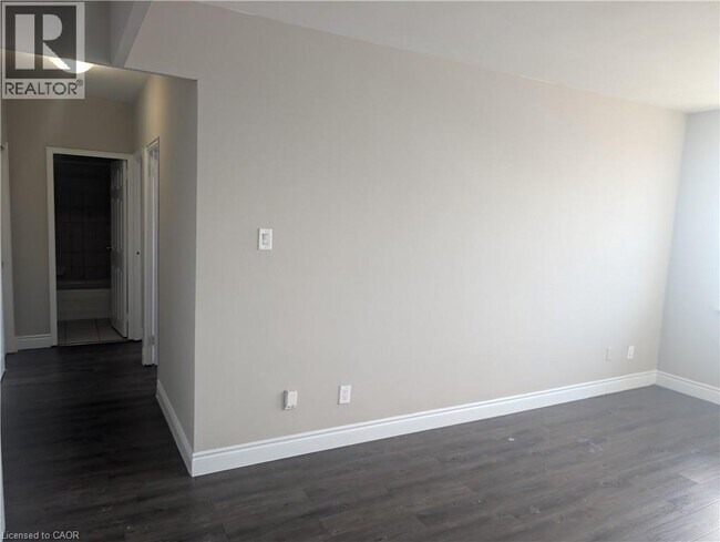 Photo - 468 Ottawa St N Unité 517 B