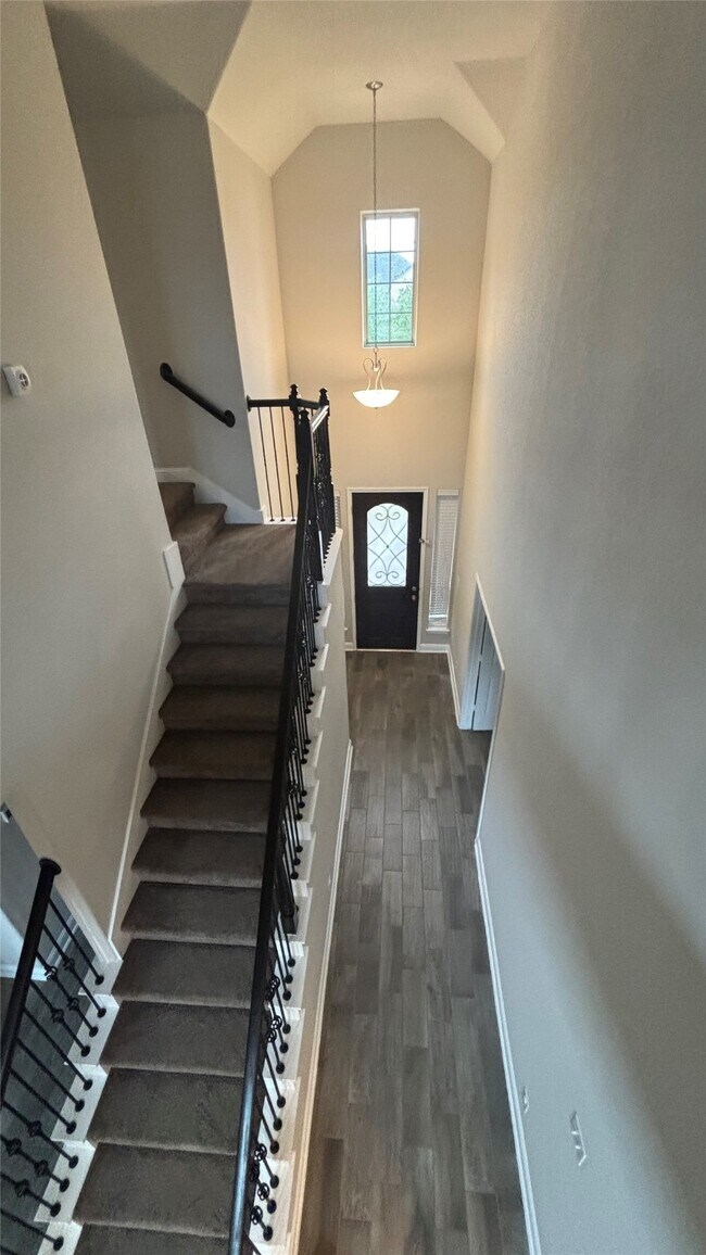 Photo - 14915 Gyrfalcon Fork