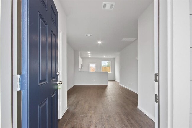 Photo - 1421 Mount Bassie Trl