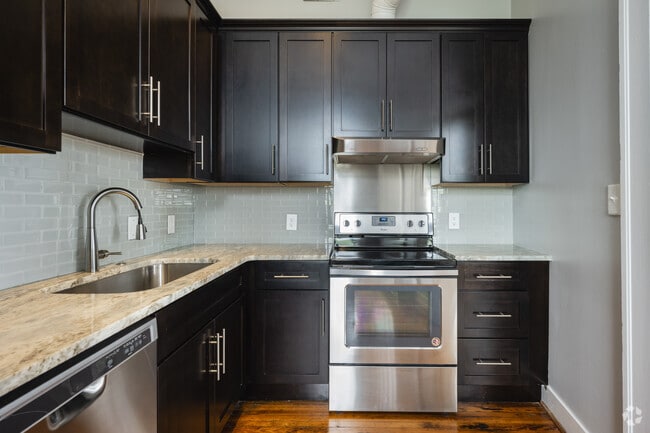 2BR, 2BA - 1200SF
