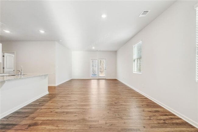 Photo - 207 Whitewood Dr