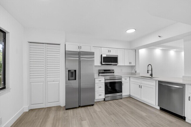 Photo - 14475 Strathmore Ln Unit 208