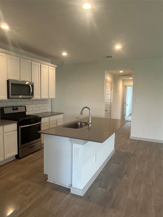 Photo - 215 Dusty Bridle Ln