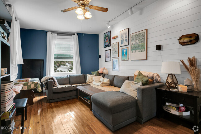 Building Photo - 7 Wharf Ave Rental