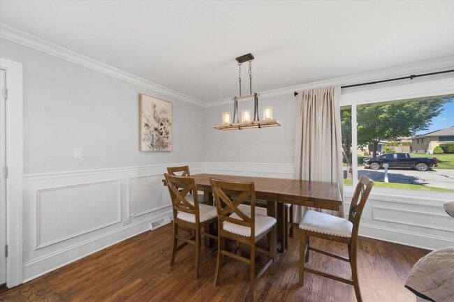 607 Van Auken St