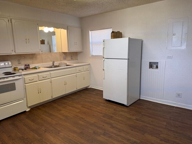 Photo - 2 Bedroom 1 bathroom house in central Lubb...