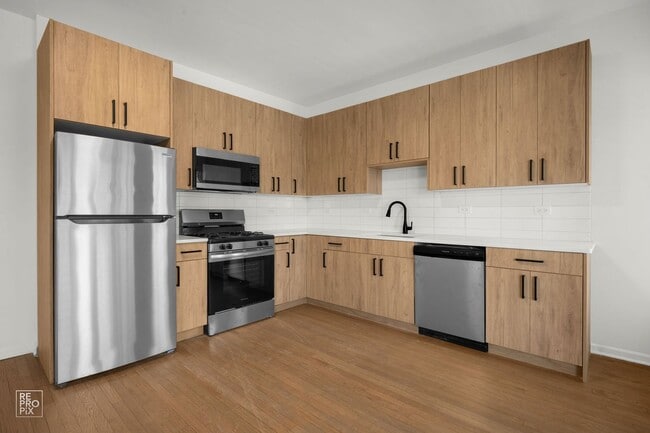Photo - “Spacious 4-Bedroom Duplex in Rogers Park With In-Unit Laundry & Pet-Friendly Living!” Unit 7647-1