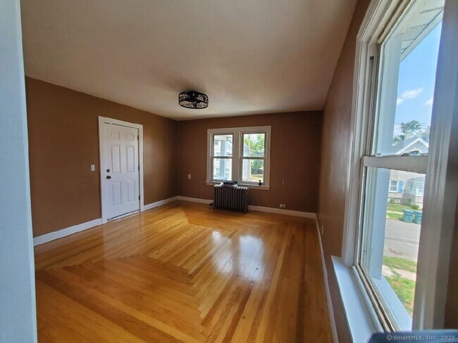 Building Photo - 58 Whiting St Unit 2nd fl Rental