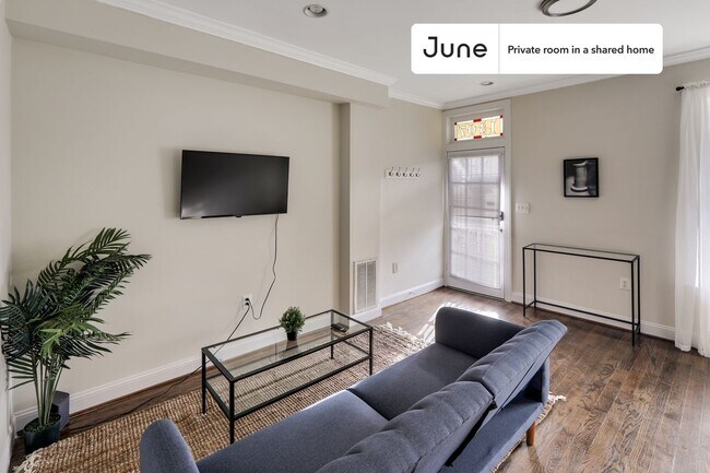 Room in Shared 3 bed/2.5 bath home in Columbia Heights