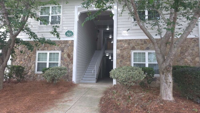 Building Photo - Resort Living. Fort Bragg Close. This is the One. Unit 202