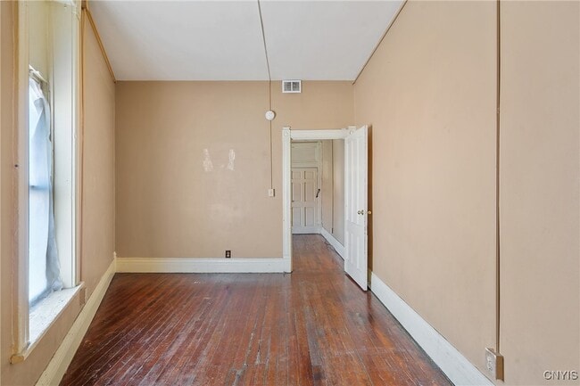 Building Photo - 319-25 N Salina St