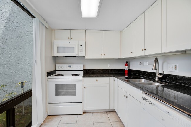 Building Photo - 10 Sheoah Blvd