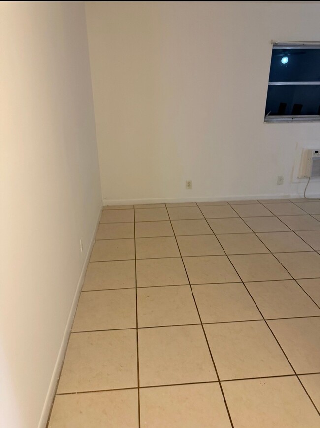 Photo - 702 N L St Unit 15