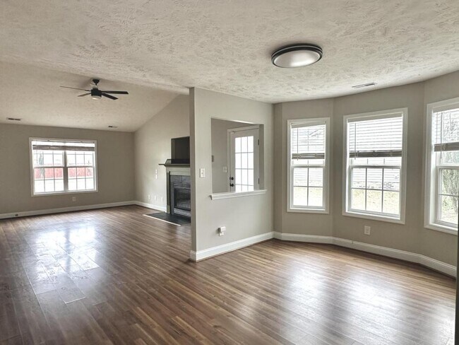 Photo - 5656 Seafield Ln