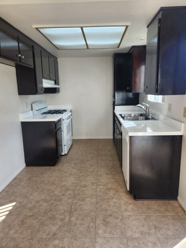 Kitchen - 17991 Baron Cir Unit 2