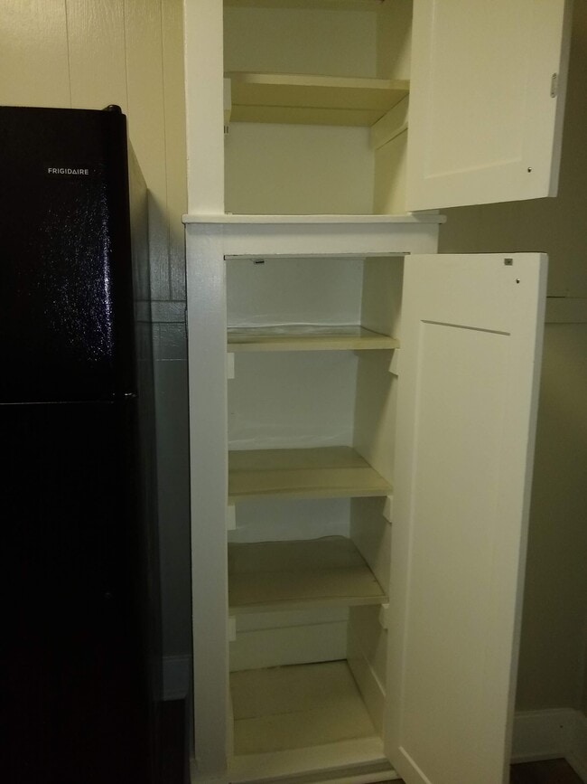 Kitchen pantry - 19 Sheffield Ave Unit Lower