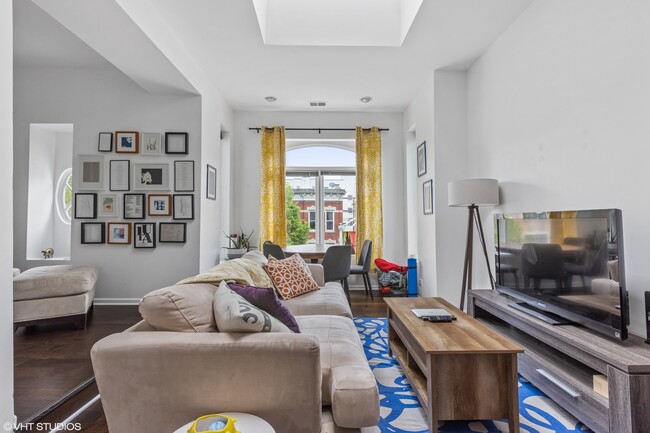 Photo - 2042 W Crystal St Unidad 2F