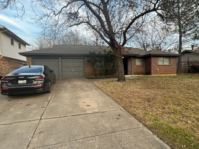 Building Photo - 513 Simmons Dr