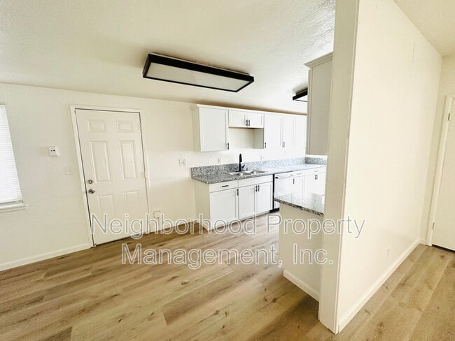 Photo - 1126 W Birch Ave