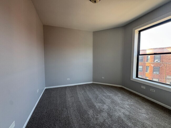 5900 S King Dr Unit 3C