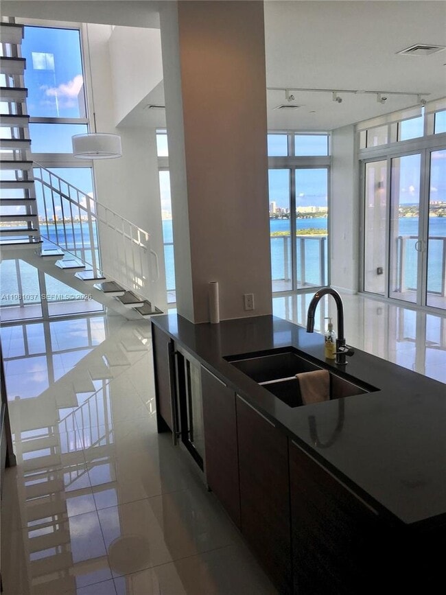 Photo - 601 NE 27th St