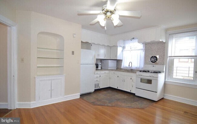 17 W Summit Ave