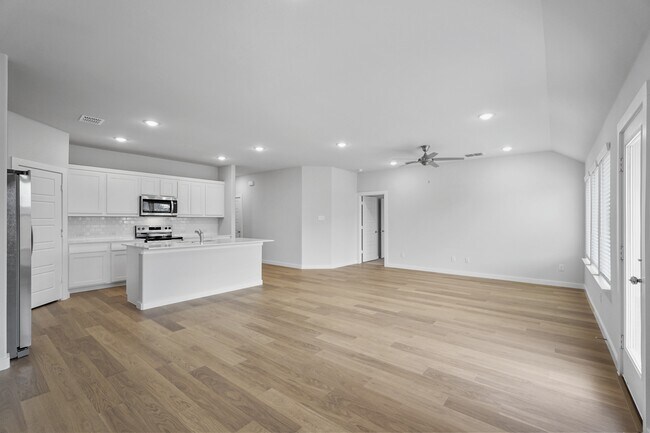 Photo - 350 Arcane St
