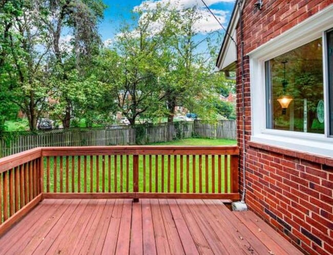 Photo - 10000 Kinross Ave