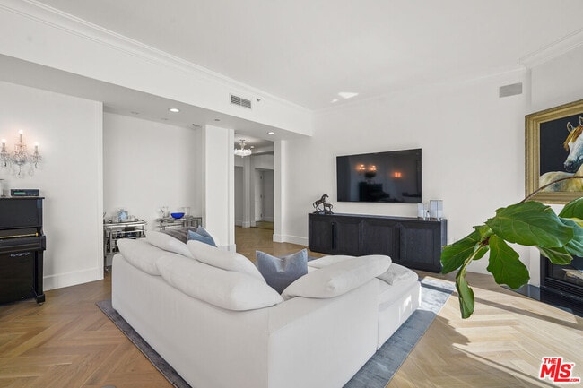 Photo - 10727 Wilshire Blvd