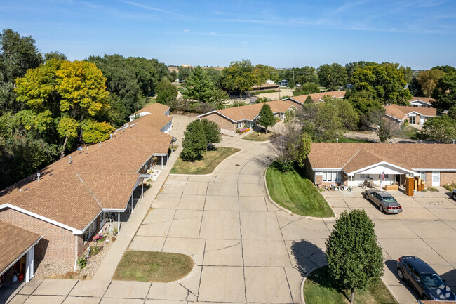 Four Seasons Community - Four Seasons Community Apartments