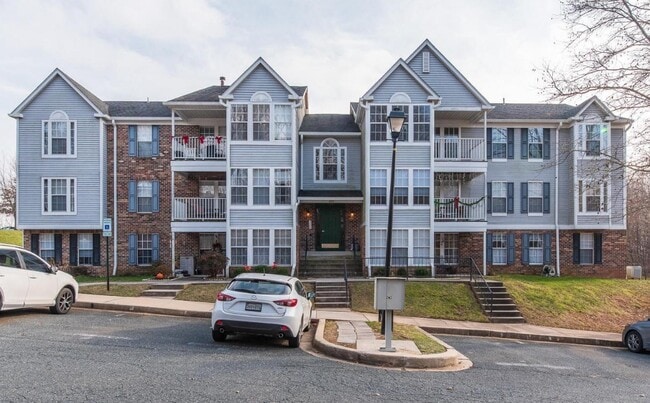 building front - 1002 Markham Ct Unit M