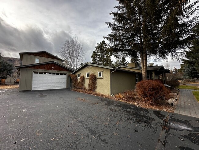Photo - 4 Bed, 3 Bath Home in Hailey, Idaho with Beautiful Mountain Views