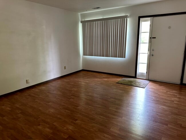 Photo - 111 Pin Oak Dr