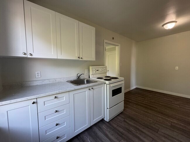 Photo - 1 Bedroom 1 Bathroom! Unit 10