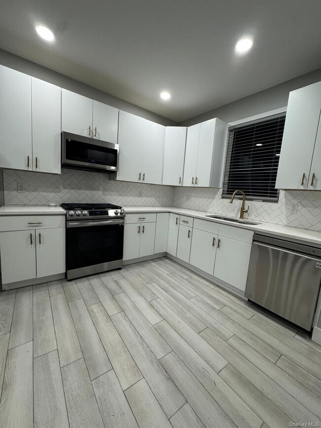 Building Photo - 588 W Broadway Unit 1