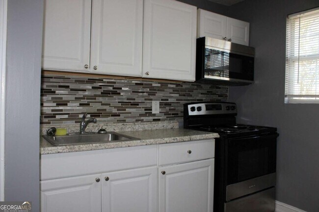 Photo - 884 Neal St NW Unit A