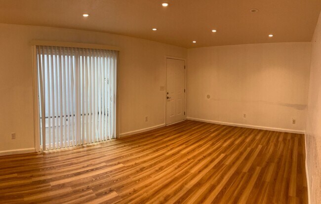 Photo - 1716 Sylvan Ave Unidad 1