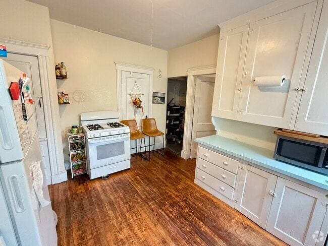 Building Photo - 42 Long Ave Unit 2 Rental