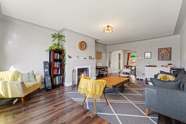 Photo - 3030 Monroe St