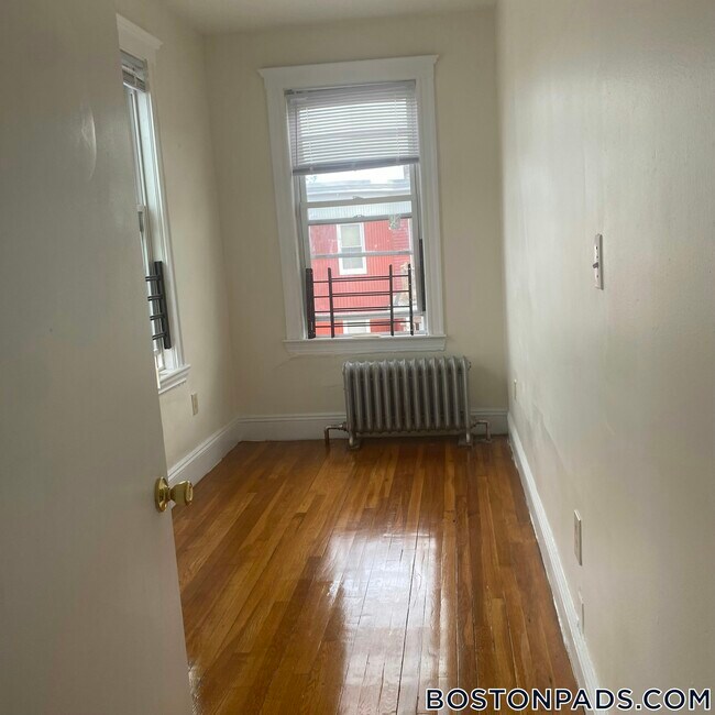 Photo - 19 Mora St Unit 6