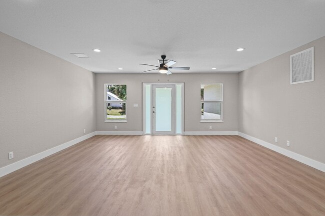 Photo - 5906 Hickory Dr