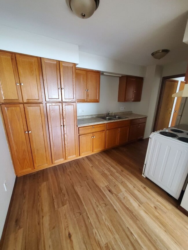 Building Photo - 405 N East Ave