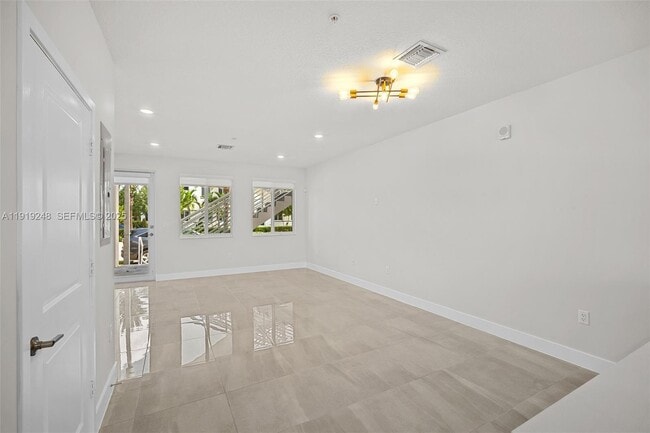 Photo - 10270 NW 66th St