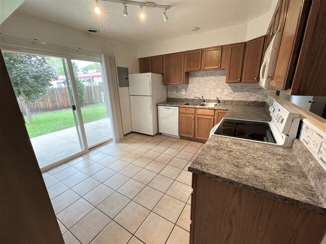 Building Photo - 3006 Illinois Ave Unit D