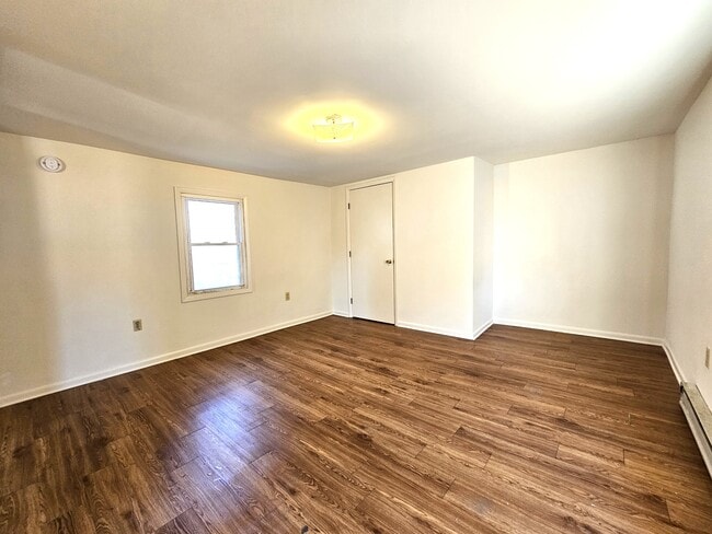 106 E East St