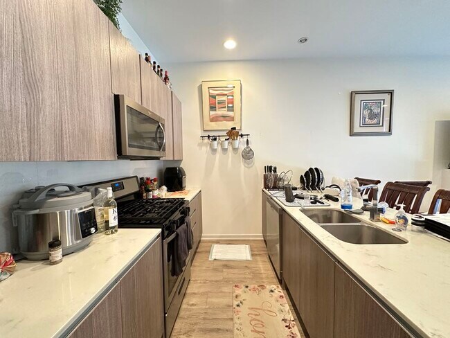 Photo - 4111 N Narragansett Ave Unidad 302