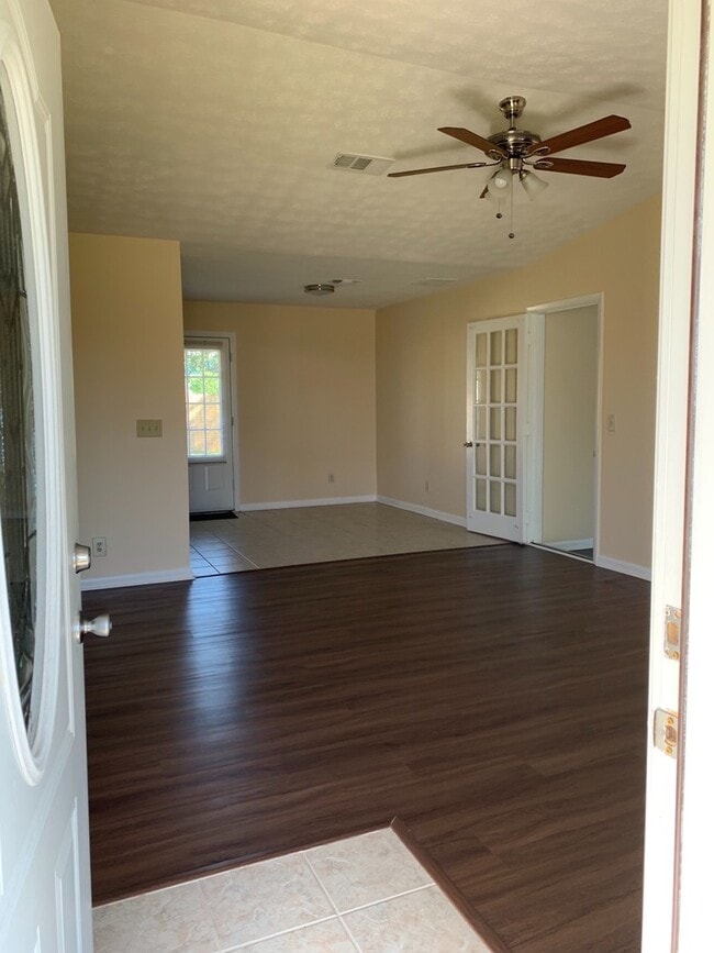 Photo - Charming 3Bed/2Ba Home, Conveniently Located in Lynn Haven! *1/2 OFF Security Deposit for Active-...