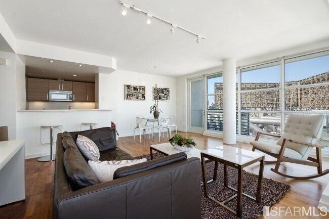 Photo - 555 4th St