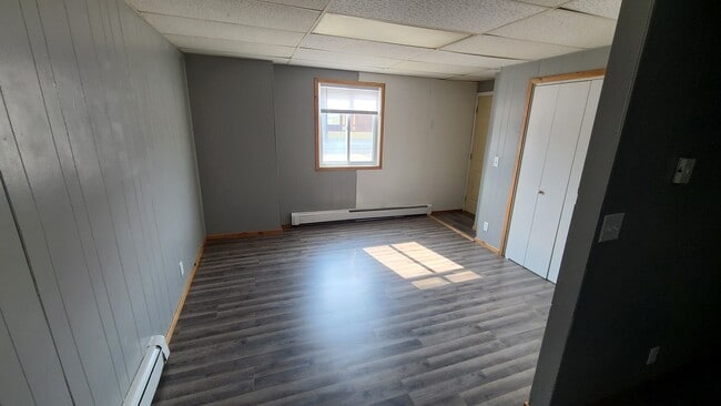 Building Photo - 221 Main St E Unit 2