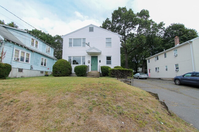 Building Photo - 17 Pinehurst Ave Unit 2nd Floor Rental